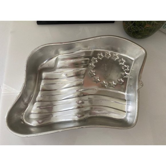 Wilton Cake Pan Mold 1974 American Flag Stars & Stripes 2105-183 11.5"X9"X2" Vtg - Picture 5 of 16